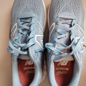 Mens new balance tennis shoes excellent condition